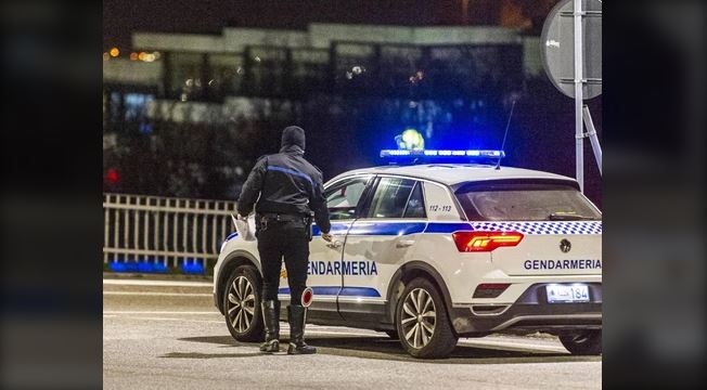 Pinte kokainë në punë, arrestohet oficeri në Itali, i vihen prangat edhe shqiptarit që e furnizonte