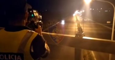 Me shpejtësi “rrufe” në Sauk, për 3 orë monitorim me radar, “rrugorja” heq 5 patenta