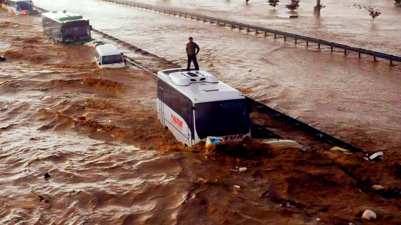 Përmbytje edhe në Turqi, deri më tani humbin jetën 5 persona, disa të zhdukur