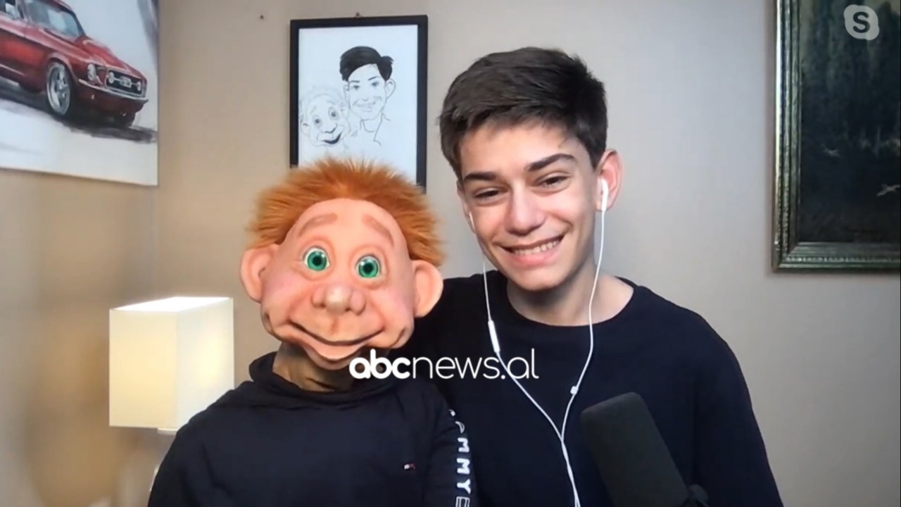 Mjeshtri shqiptar i kukullave  “rrëmben” çmimin e parë në garën e ventrilokuizmit