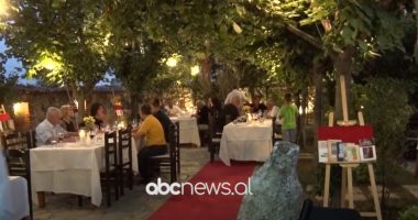 7 poetë me 7 poezi në 7 menu, ushqimi përshtatet me vargjet