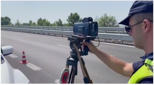 Policia Rrugore në aksion: Arrestohen 14 shoferë dhe pezullohen 44 leje drejtimi