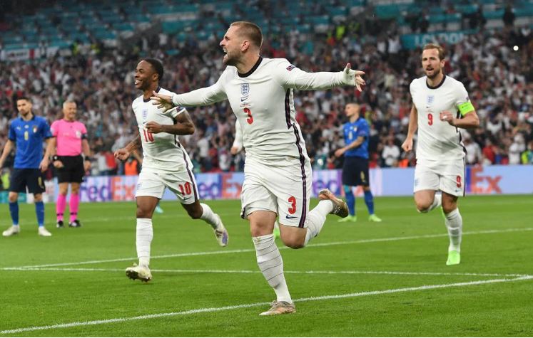 VIDEO/ Finalja e EURO 2020 nis “flakë”, Luke Shaw realizon supergol