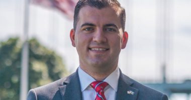 Mblodhi 1 mln dollarë për të prekurit nga tërmeti, i riu shqiptar po hetohet për vjedhje votash në SHBA