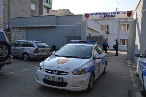 14-vjeçari në Kurbin terrorizon banorët, arrestohet pasi qëlloi me breshëri automatiku