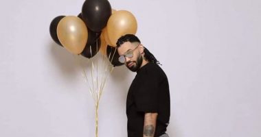 Transformohet “Zogu i Tiranës”, fotot e festës private me një djalë misterioz