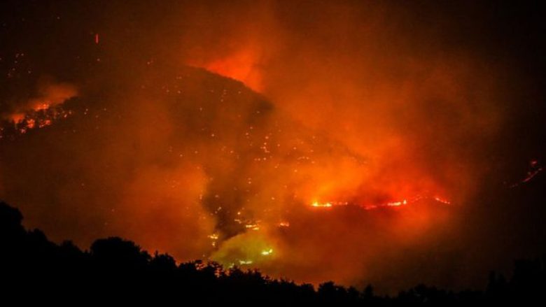 Pamje dramatike nga Bodrumi, qielli bëhet “i kuq” nga zjarri