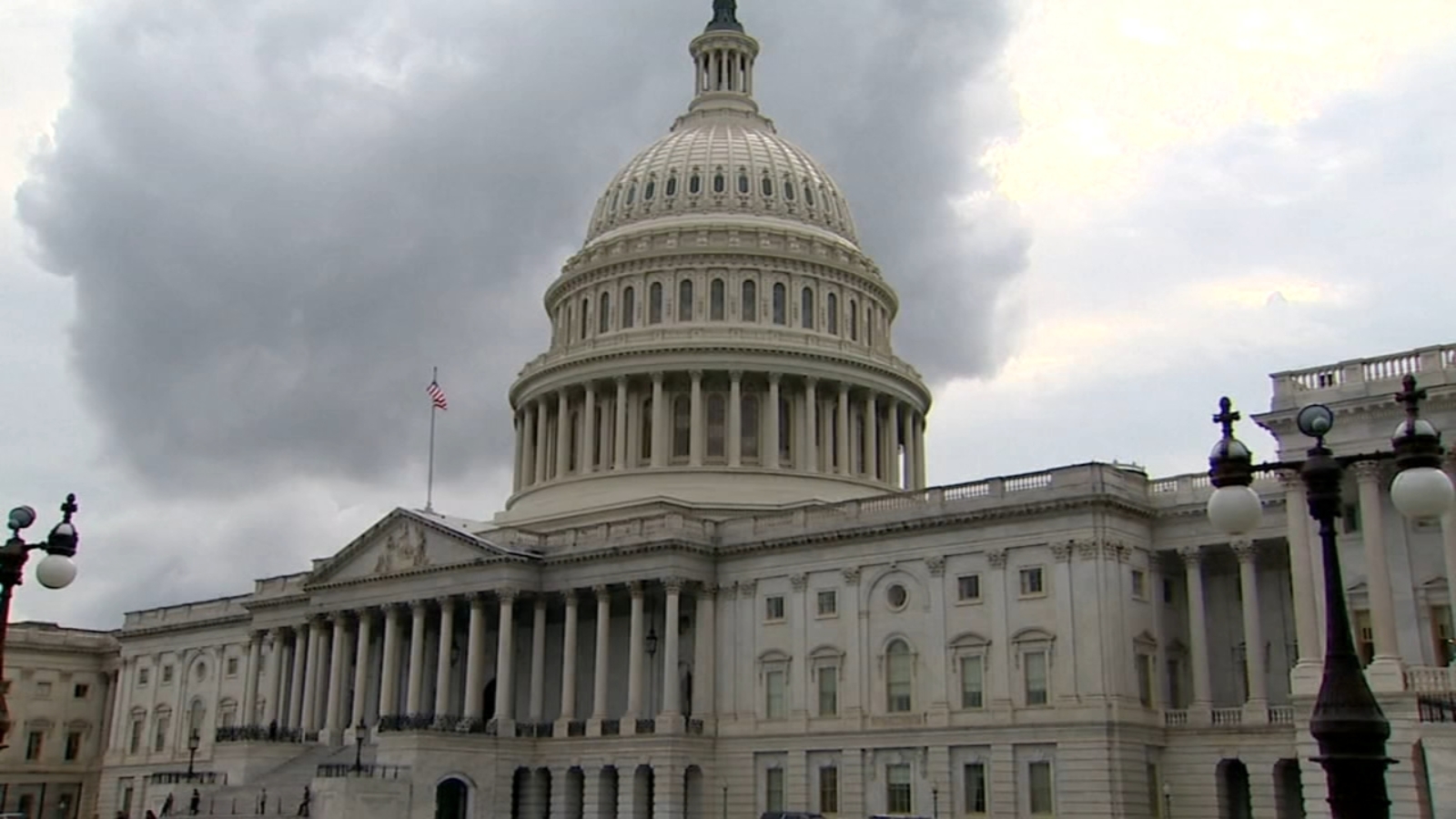 Kërcënoi se do të shpërthente një bombë në Capitol Hill, arrestohet mbështetësi i Trump