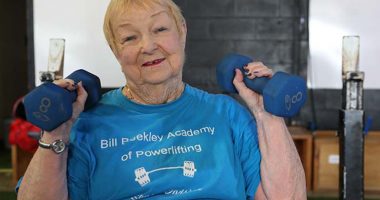 100-vjeçarja hyn në Guinness si peshëngritësja më e vjetër konkurente në botë