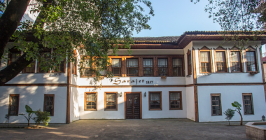 Disa muaj pasi iu vu zjarri, qeveria miraton fondin 2.5 mln euro për shpronësimin e Sarajeve të Toptanëve