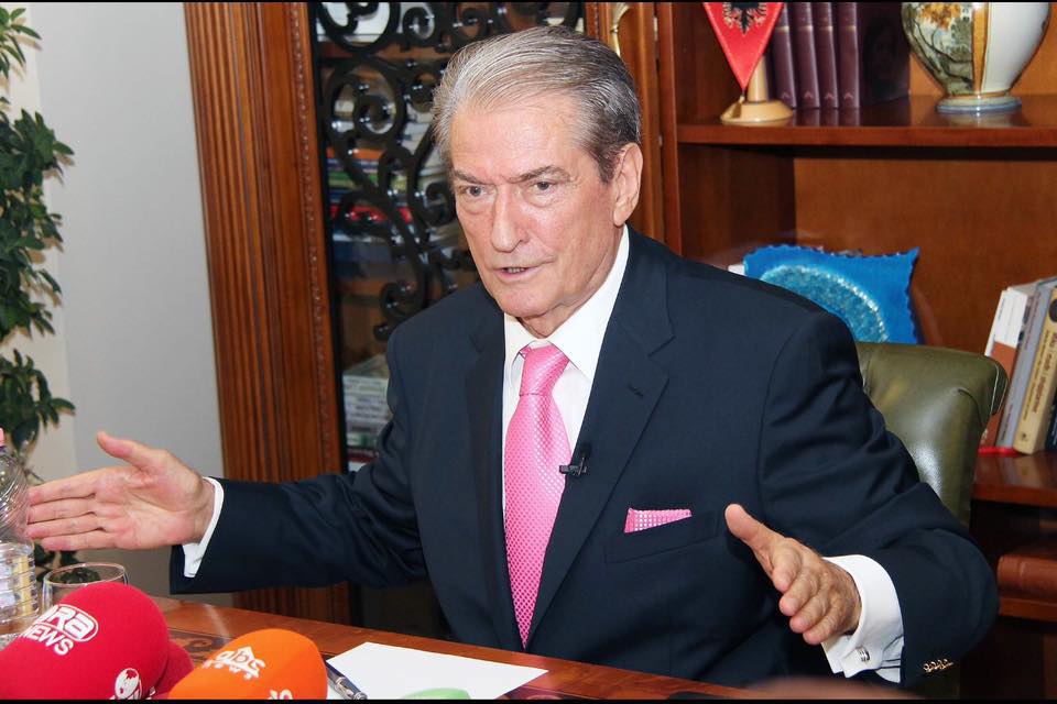 “Non grata” nga SHBA, Sali Berisha njofton konferencë urgjente për shtyp