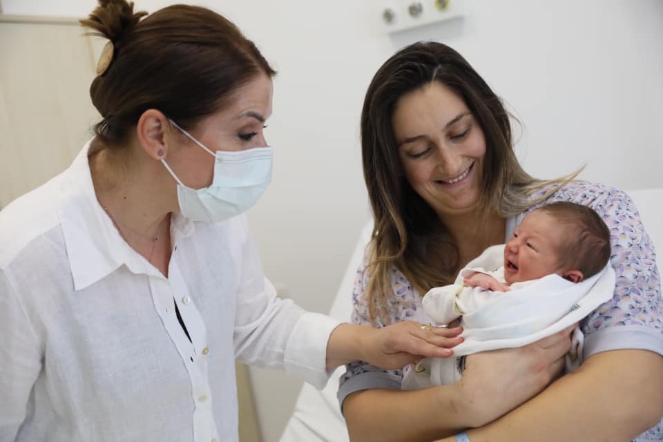 Manastirliu ndan fotot e veçanta: Nga janari i 2019-tës, mbi 92 mijë bebe përfituan bonusin