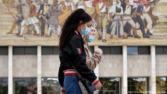 ISHP: Profesionet që duhet të provojnë që nuk janë të infektuar me COVID për të ruajtur vendin e punës