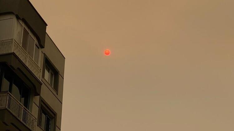 FOTO/ Një pikë e kuqe në qiell, kështu u “katandis” dielli sot në qytetin turk