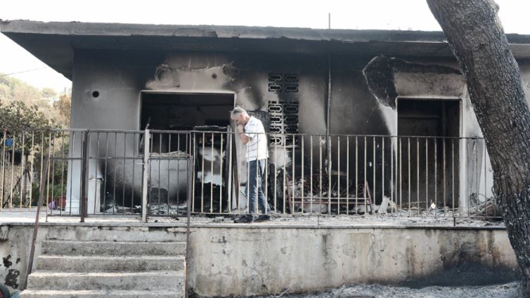 Gjithçka e shkretë, çfarë la pas zjarri gjigant në Greqi