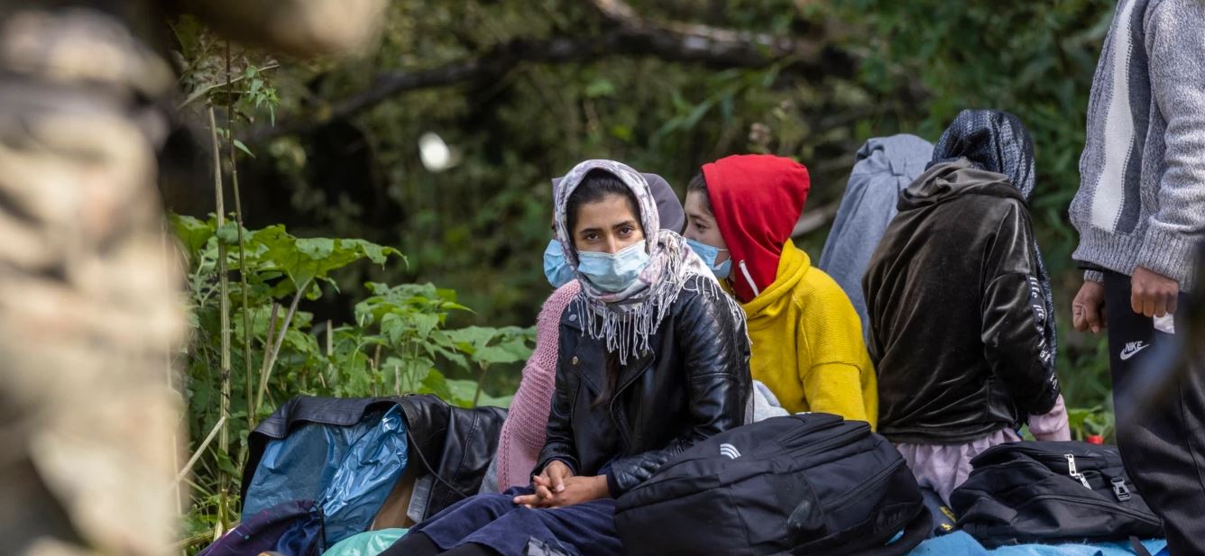 Polonisë i kërkohet të lejojë hyrjen e afganëve të bllokuar në kufi