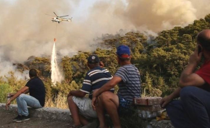 Shpërthimi i zjarreve në Turqi, qeveria evakuon turistët