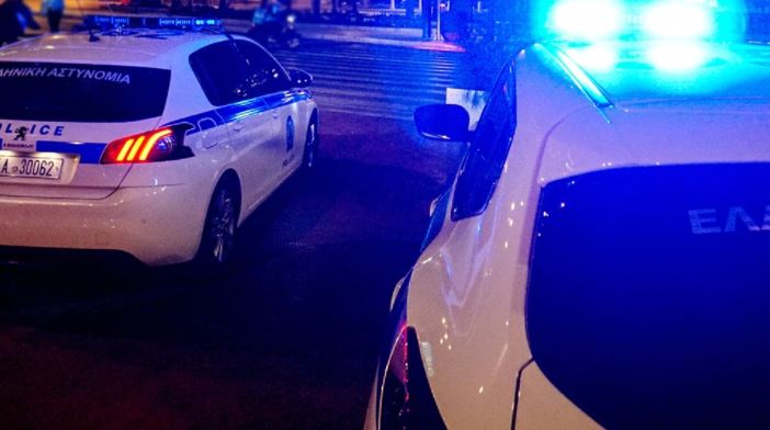 Tronditet Greqia, djali i droguar masakron babanë me thikë kuzhine në dhomën e gjumit