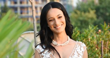 Vajza e Bashkim Finos i jep fund beqarisë, dalin pamjet e para nga ceremonia