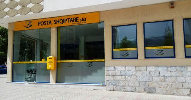 Tenton të grabisë Postën Shqiptare/ Shkodër, ‘skifteri’ thyen xhamin e sportelit, policia vijon kontrollet