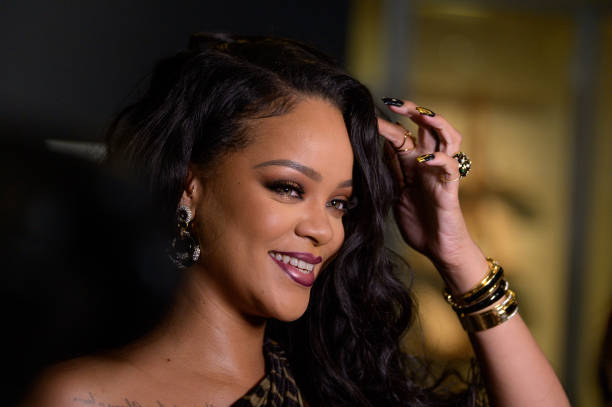 Frymëzuar nga vendet ku ka udhëtuar, Rihanna nxjerr në treg parfumin e saj të parë
