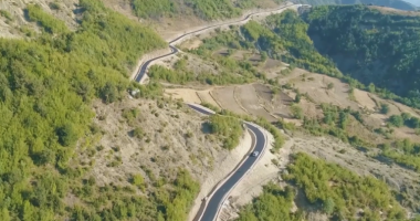 Sot nis pelegrinazhi në malin e Tomorit, Rama nxjerr pamjet e rrugës së re