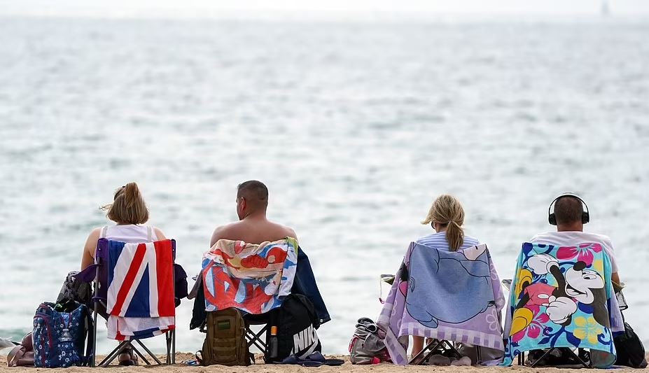 Britania pritet të goditet nga një valë të nxehti, temperaturat do të shkojnë deri në 27°C