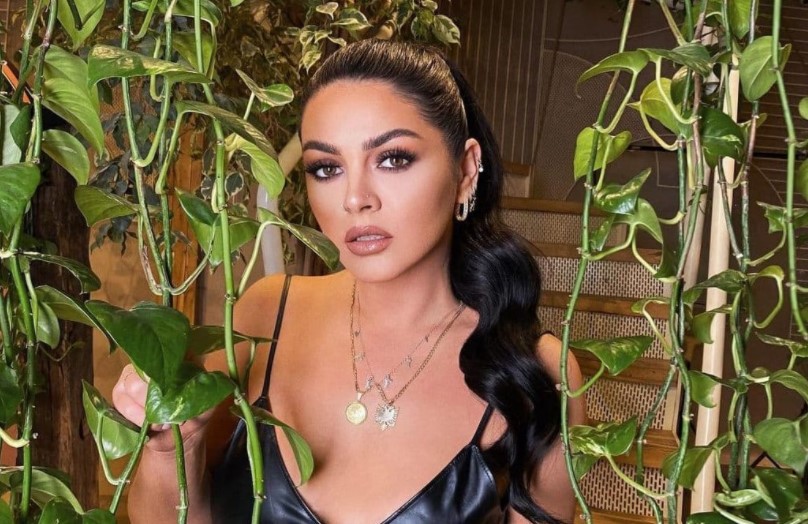 Fifi shijon pushimet e relaksuar, ndan fotot me bikini