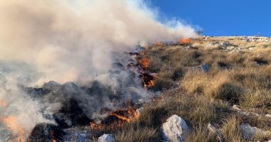 Ministria e Mbrojtjes: Fiket zjarri në Gjirokastër, vijon puna  për shuarjen e vatrave nga veriu në jug