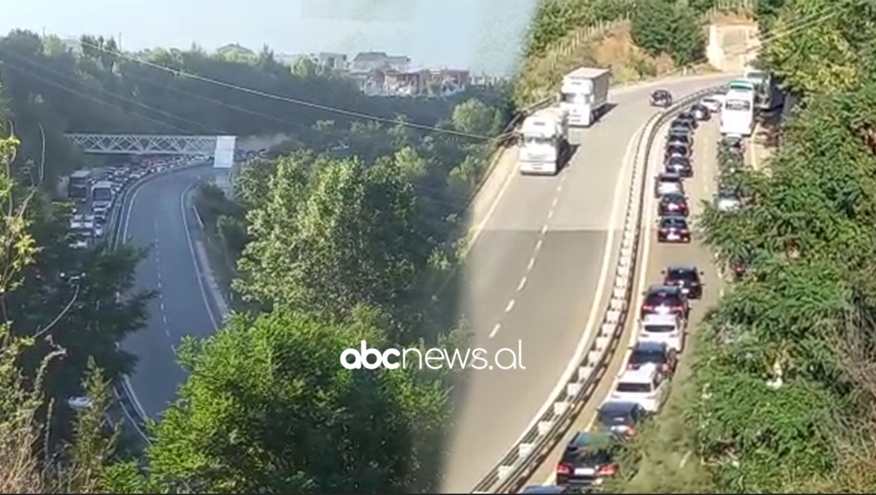 Shqiptarët e Kosovës drejt bregdetit, radhë të gjata në Morinë