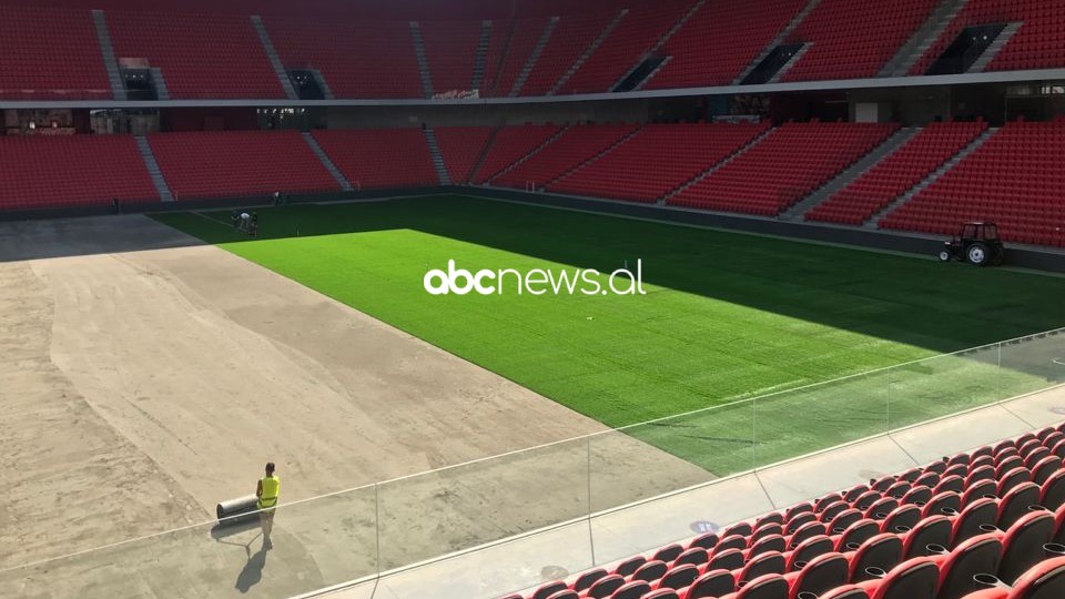 FSHF në “luftë” me kohën, nis shtrimi i tapetit në stadiumin “Air Albania”