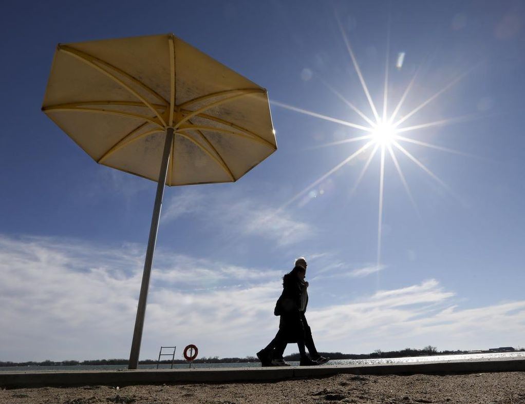 Temperaturat shkojnë deri në 40°C, parashikimi i motit për këtë të shtunë