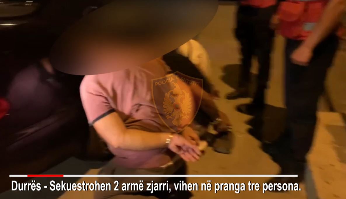 EMRAT/ Armë në automjet, arrestohen tre persona në Durrës