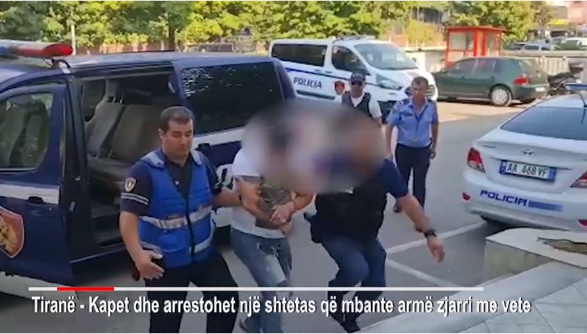 EMRI/ Kapet me pistoletë në brez, arrestohet në “Ali Dem” 48-vjeçari