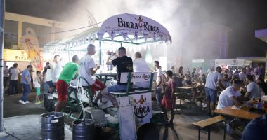 Muzikë dhe festë në Korçë, qytetarët shijojnë atmosferën