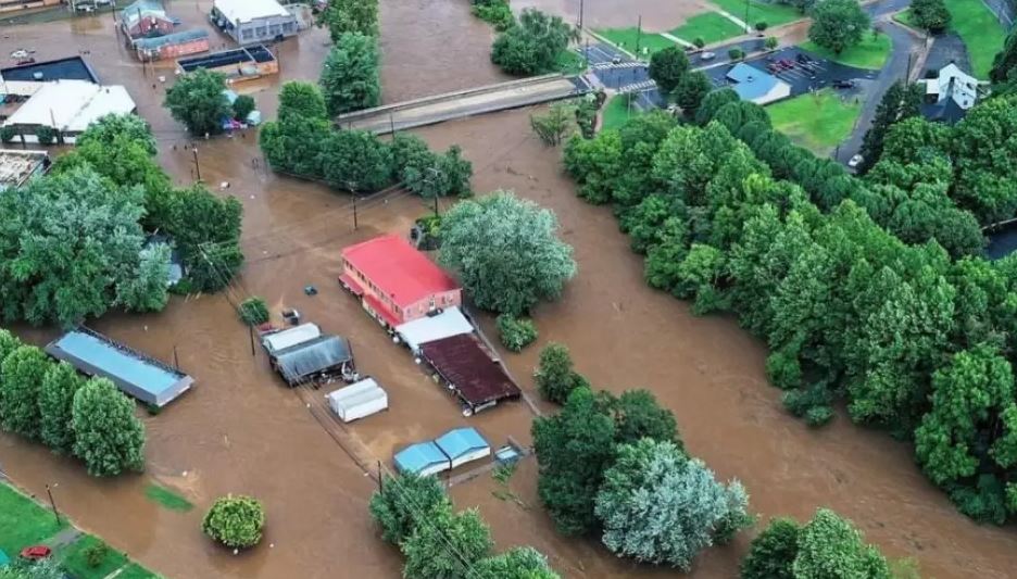 Përmbytje pas shirave intensive në Karolinën e Veriut, 2 viktima e 20 të zhdukur