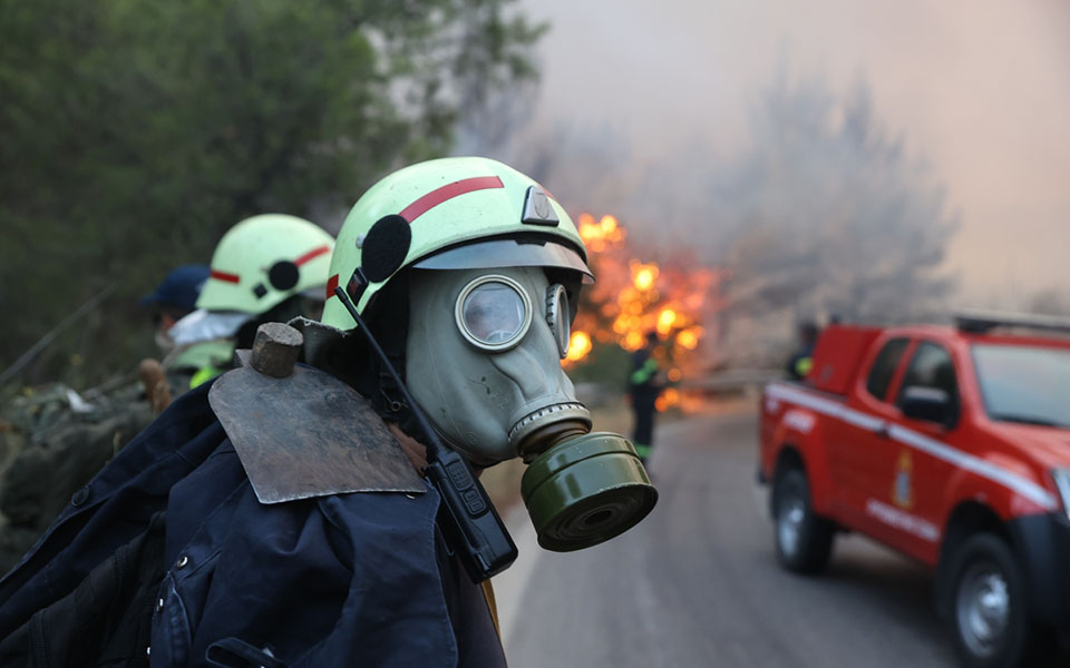 Zjarret dhe tymi në Atikë rrezik, grimca të dëmshme në atmosferë