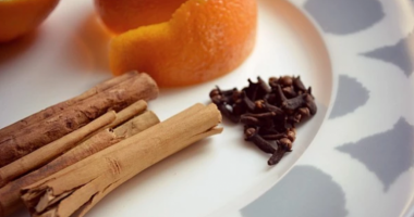 Dy lëvizjet për të pastruar atmosferën brenda shtëpisë