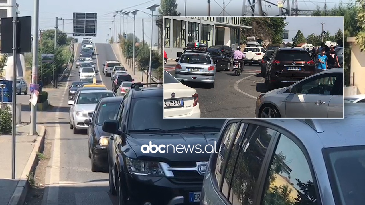 VIDEO/ Pushuesit dhe emigrantët mbushin rrugët e Lezhës, radhë të gjata makinash kudo në qytet