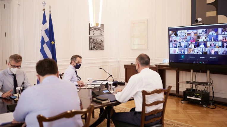 Zjarret dhe pandemia, Mitsotakis riorganizon qeverinë greke