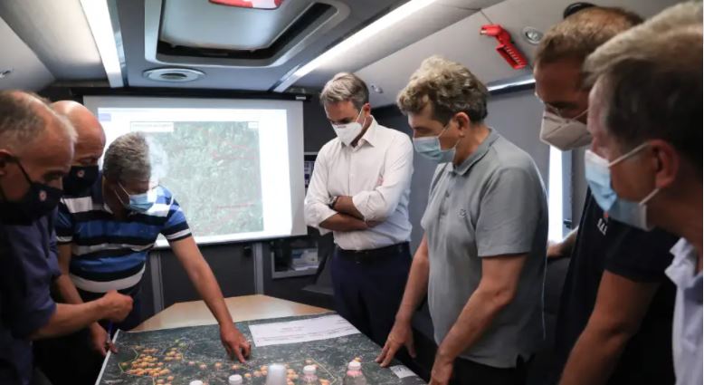 Zjarret në Greqi, Mitsotakis: Vendi po përballet me një krizë mjedisore