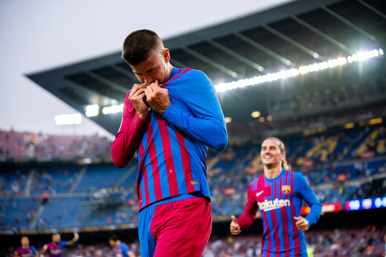 VIDEO/ Gol jashtë dhe brenda fushe, Pique merr Barcelonën për dore