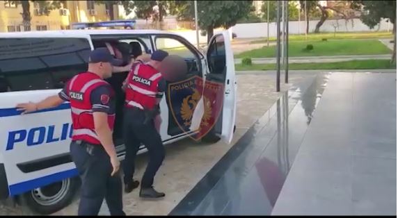 I mori varësen me forcë, arrestohet i riu i shpallur në kërkim për disa grabitje në Shkodër