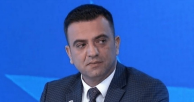 “Ti edukojmë vajzat se s’ka rëndësi Audi”, analisti reagon pas kritikave: S’dini të lexoni