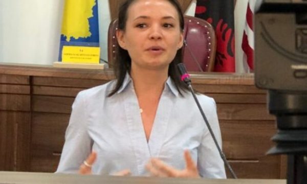 Deputetja shqiptare në Zvicër: Nuk janë fajtorë vetëm shqiptarët për përhapjen e koronavirusit