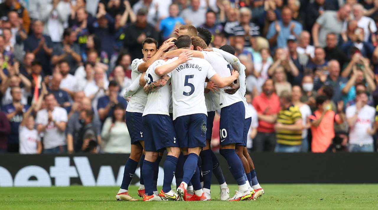 VIDEO/ Tottenham në krye me “silenciator”, Leeds shmang humbjen në fund