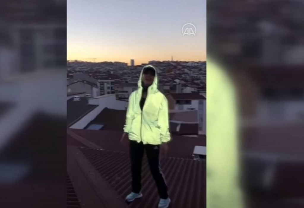 Po xhironte video për Tik Tok, 23-vjeçarja bie nga çatia e pallatit