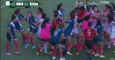 VIDEO/ Sherr masiv në një ndeshje futbolli në Meksikë, këtë herë lënë nam femrat