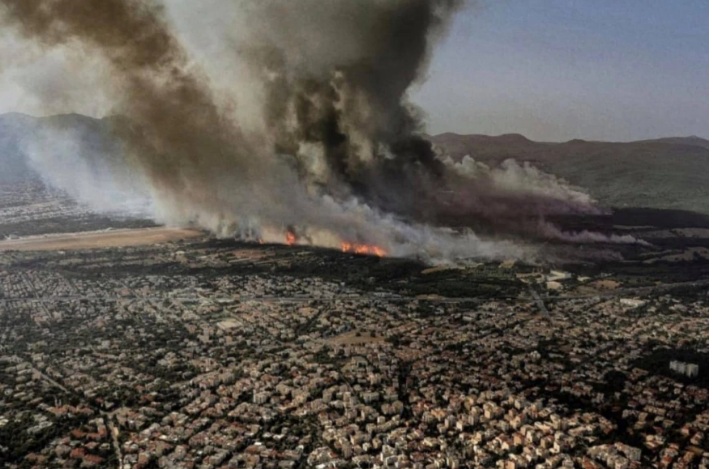 Fenomeni i rrallë në vatër, çfarë dyshojnë autoritetet greke mbi zjarrin masiv pranë Athinës