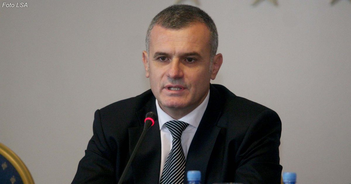 Përjashtoi Berishën, Bujar Leskaj ironizon Bashën: Nuk flas se nuk na jep leje kryetari